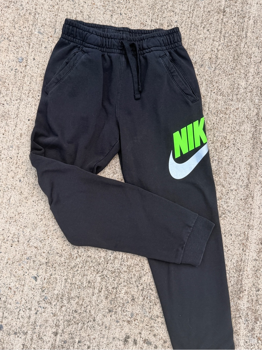Nike Youth Black Fleece Joggers - Picture 1 of 3
